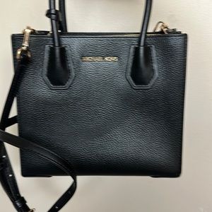 Micheal Kors Mercer Medium Pebbled Leather Crossbody Bag please make an offer